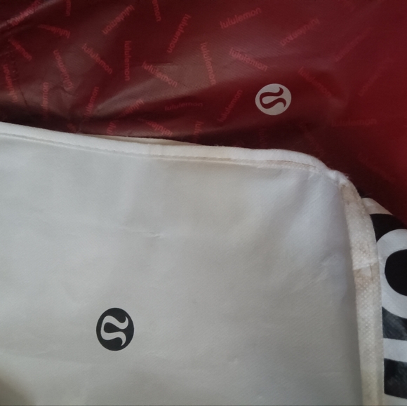 2 Lululemon bags - Picture 14 of 16